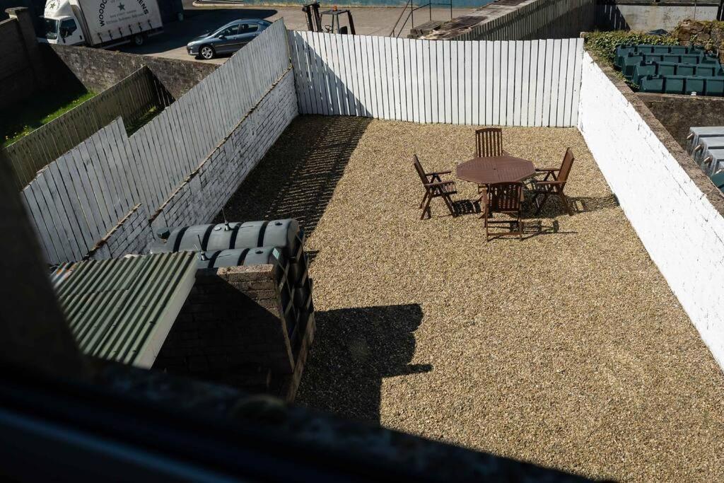New Street Corner Apartment